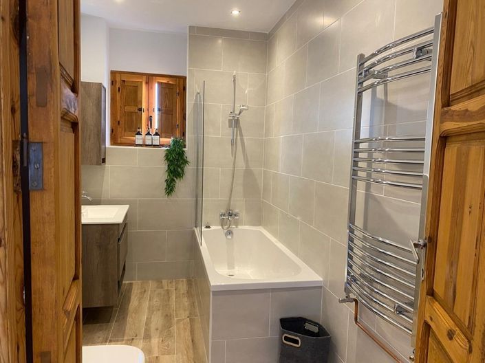 Image No.25-7 Bed Property for sale