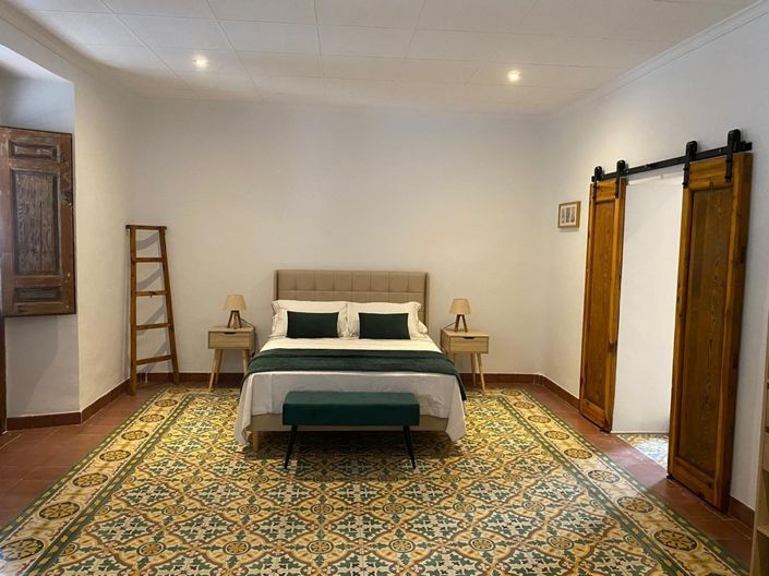 Image No.28-7 Bed Property for sale