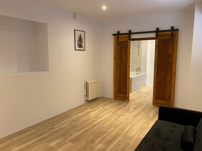 Image No.30-7 Bed Property for sale