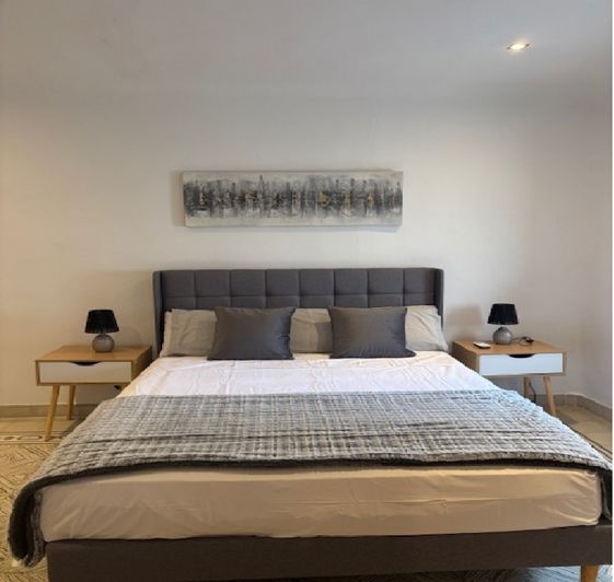 Image No.50-7 Bed Property for sale