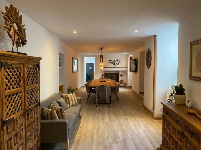 Image No.6-7 Bed Property for sale