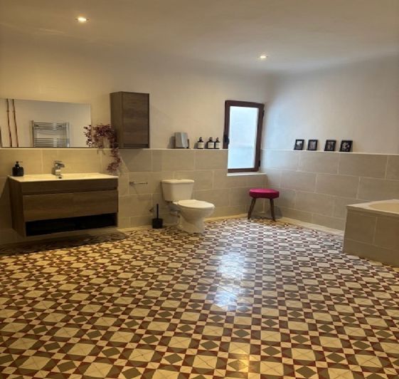 Image No.51-7 Bed Property for sale