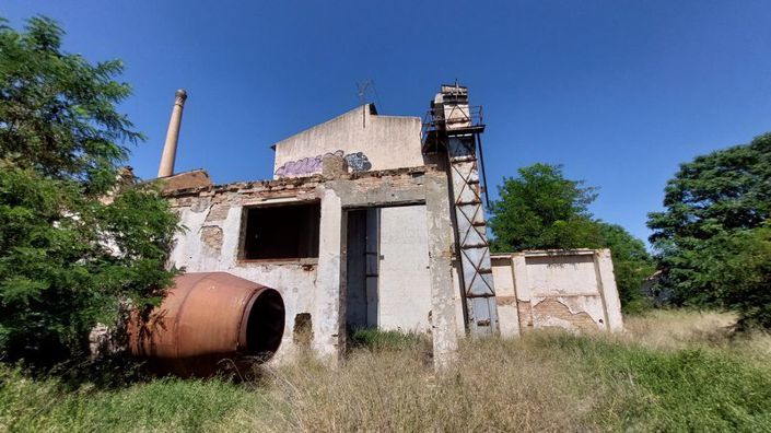 Image No.23-Commercial for sale