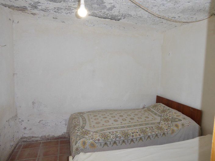 Image No.12-2 Bed House for sale