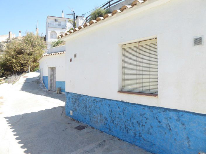 Image No.4-2 Bed House for sale