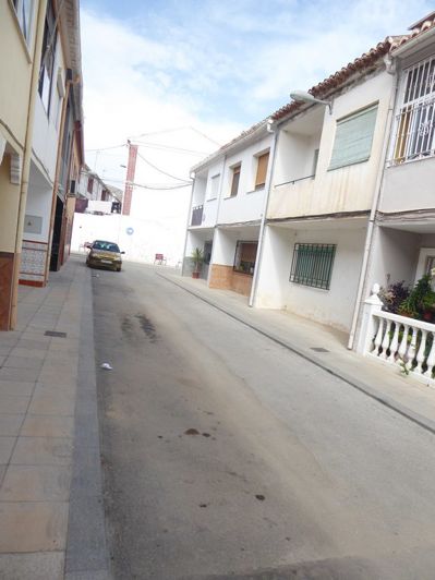 Image No.24-3 Bed Property for sale