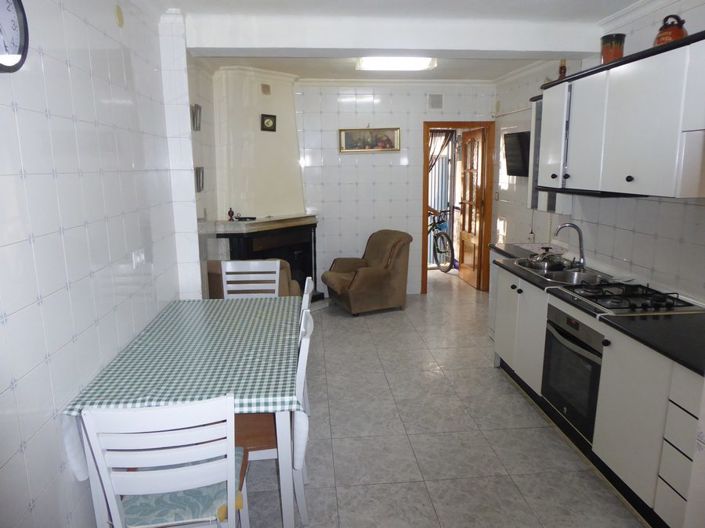 Image No.8-3 Bed Property for sale