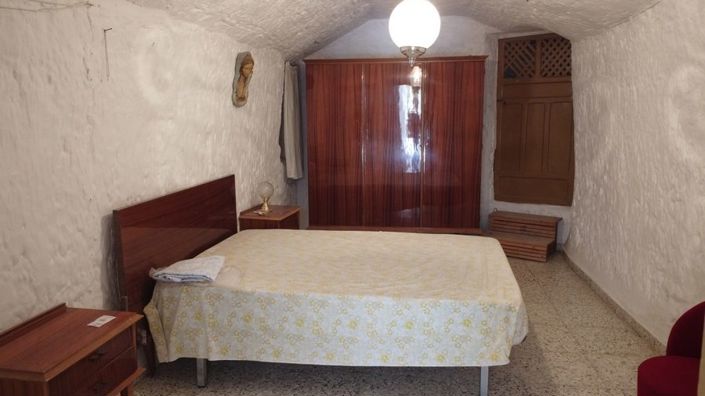 Image No.13-4 Bed House for sale