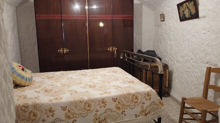 Image No.14-4 Bed House for sale