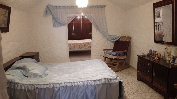 Image No.15-4 Bed House for sale