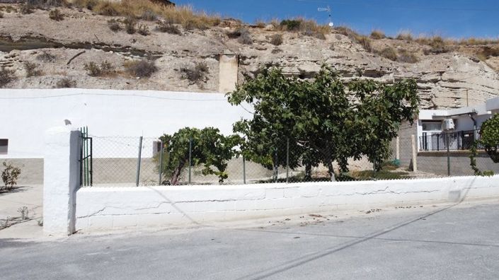 Image No.3-4 Bed House for sale