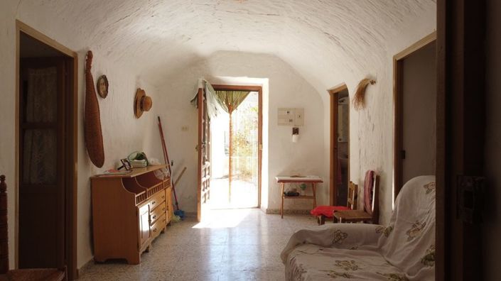 Image No.6-4 Bed House for sale