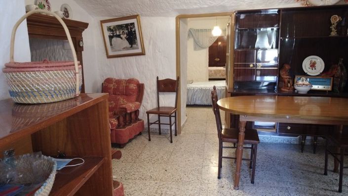 Image No.8-4 Bed House for sale