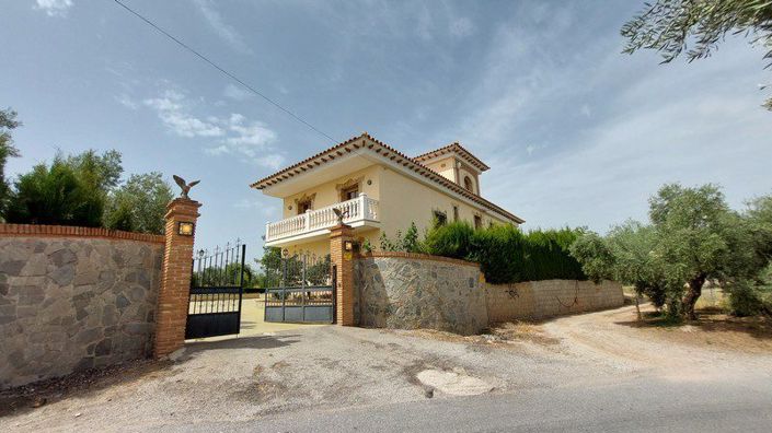 Image No.5-Propriété de 9 chambres à vendre à Baza