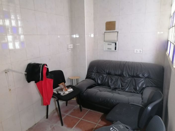 Image No.19-3 Bed Commercial for sale