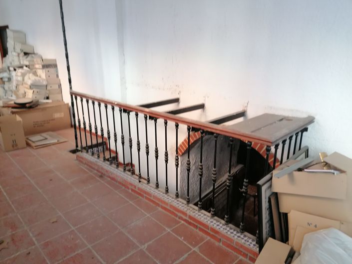 Image No.20-3 Bed Commercial for sale