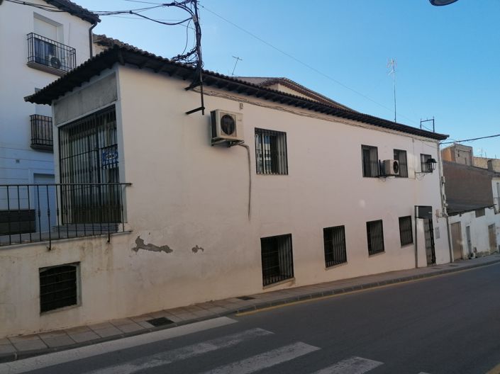 Image No.3-3 Bed Commercial for sale