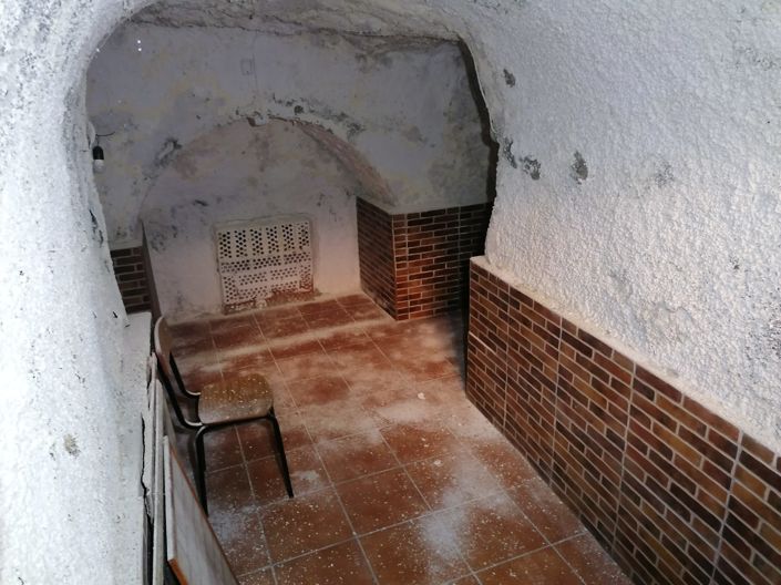Image No.22-3 Bed Commercial for sale