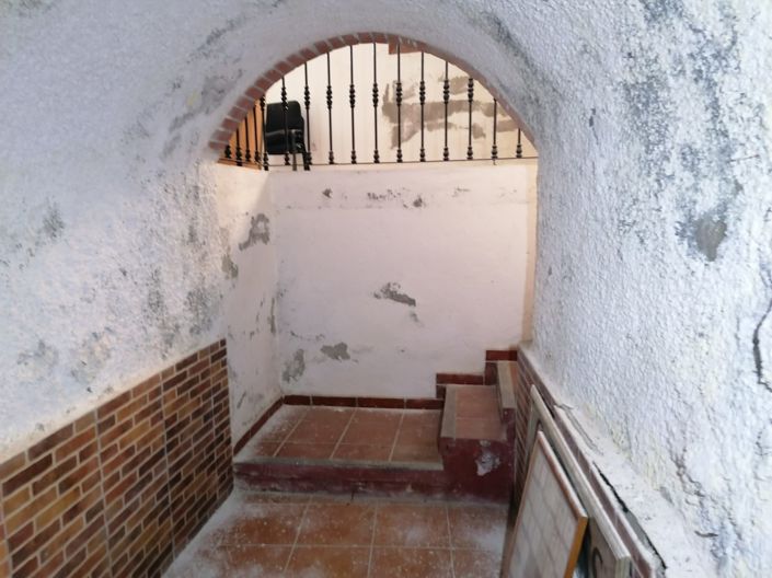 Image No.25-3 Bed Commercial for sale