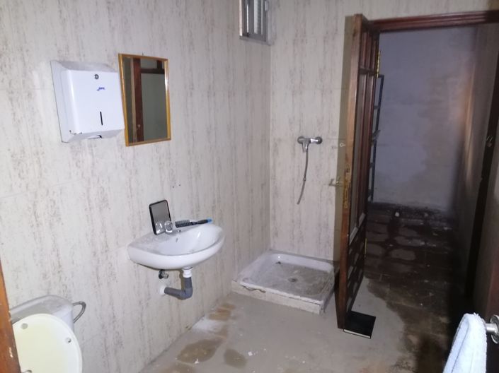 Image No.28-3 Bed Commercial for sale