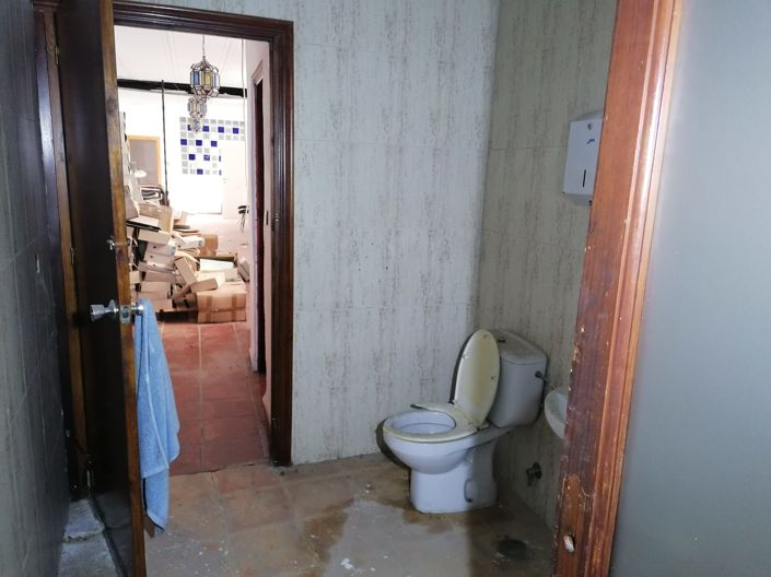 Image No.30-3 Bed Commercial for sale