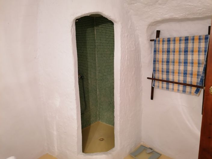 Image No.20-5 Bed House for sale
