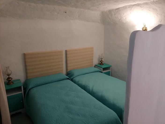 Image No.30-5 Bed House for sale