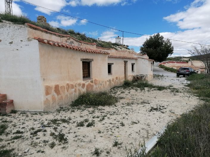 Image No.42-5 Bed House for sale