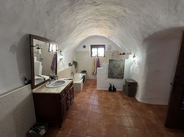 Image No.35-4 Bed House for sale