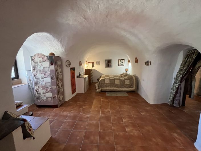 Image No.36-4 Bed House for sale