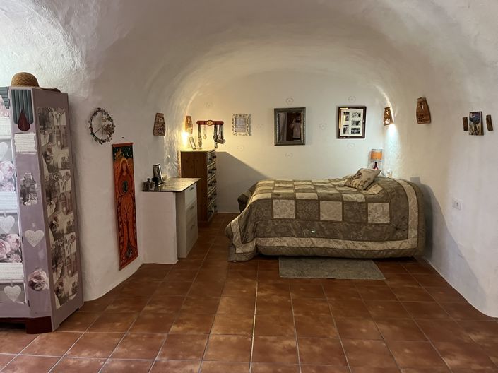 Image No.37-4 Bed House for sale