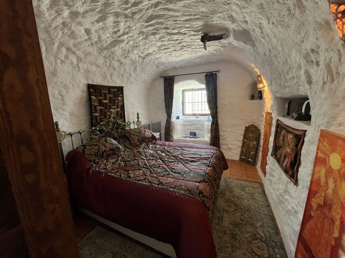 Image No.42-4 Bed House for sale