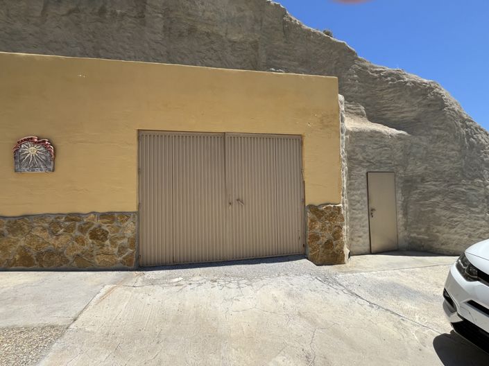 Image No.50-4 Bed House for sale