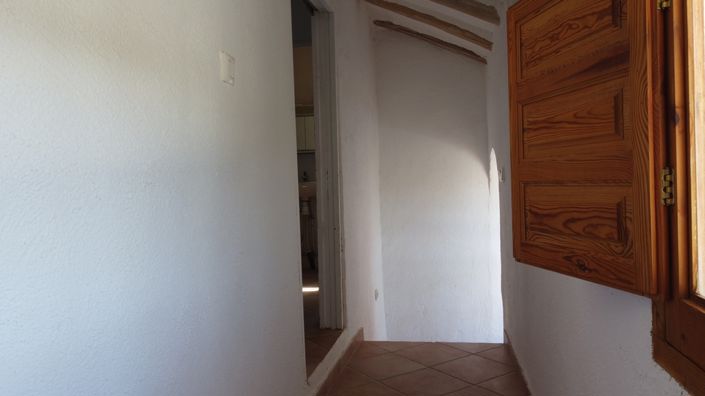 Image No.19-4 Bed House for sale