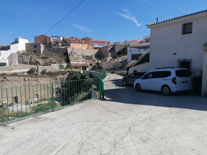 Image No.3-4 Bed House for sale