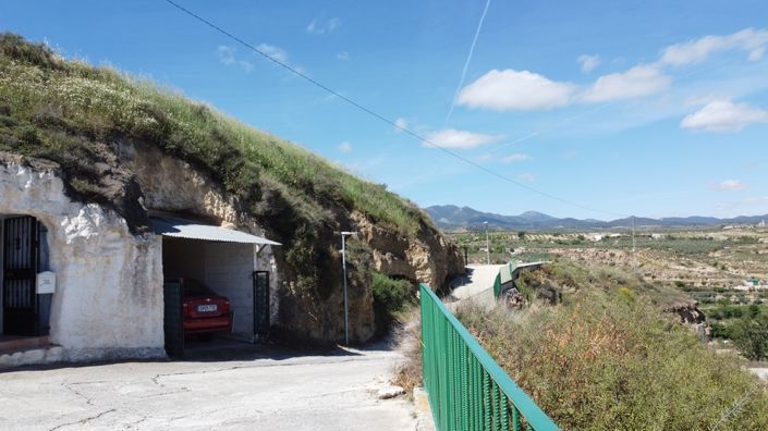 Image No.34-4 Bed House for sale