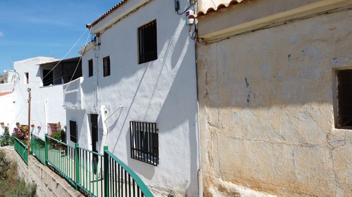 Image No.41-4 Bed House for sale