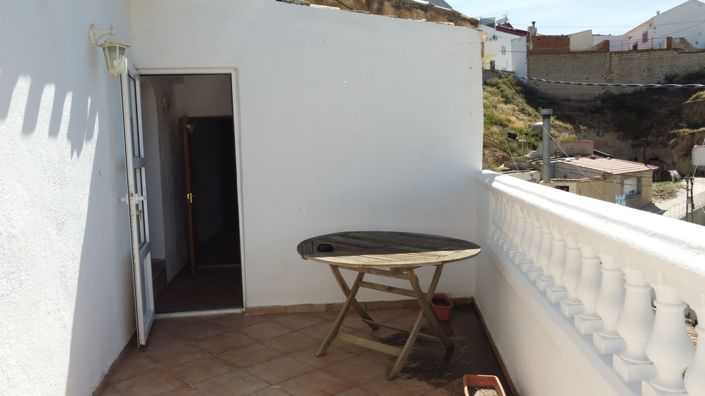 Image No.6-4 Bed House for sale