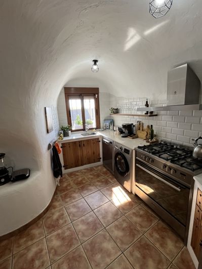 Image No.11-3 Bed House for sale
