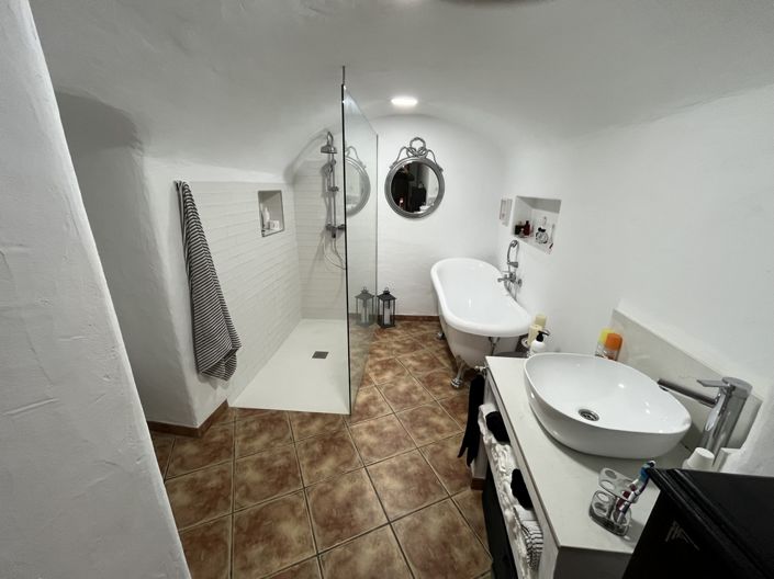 Image No.18-3 Bed House for sale