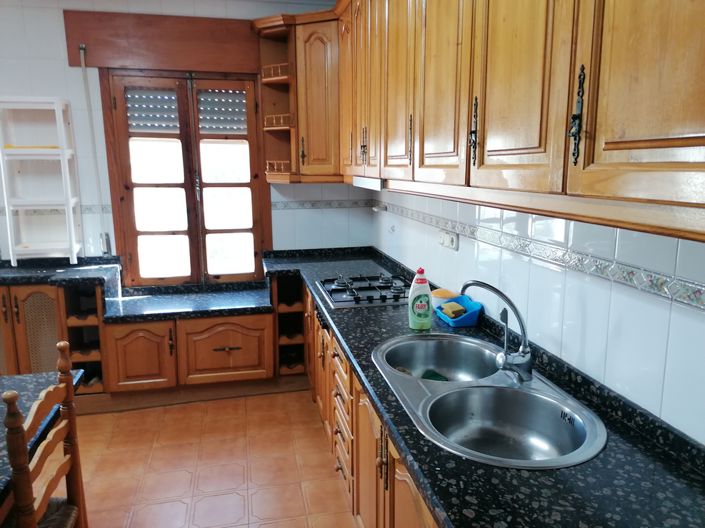 Image No.42-5 Bed Property for sale