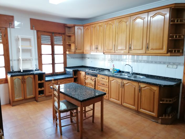 Image No.45-5 Bed Property for sale
