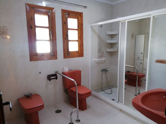 Image No.48-5 Bed Property for sale