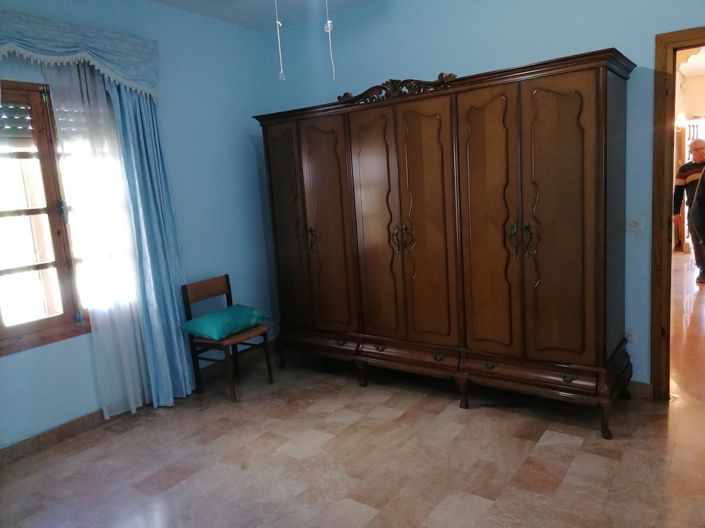 Image No.50-5 Bed Property for sale