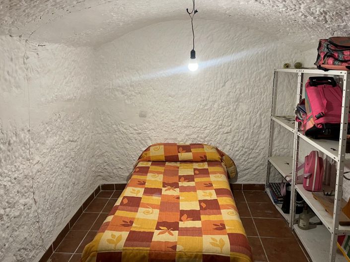 Image No.4-2 Bed House for sale