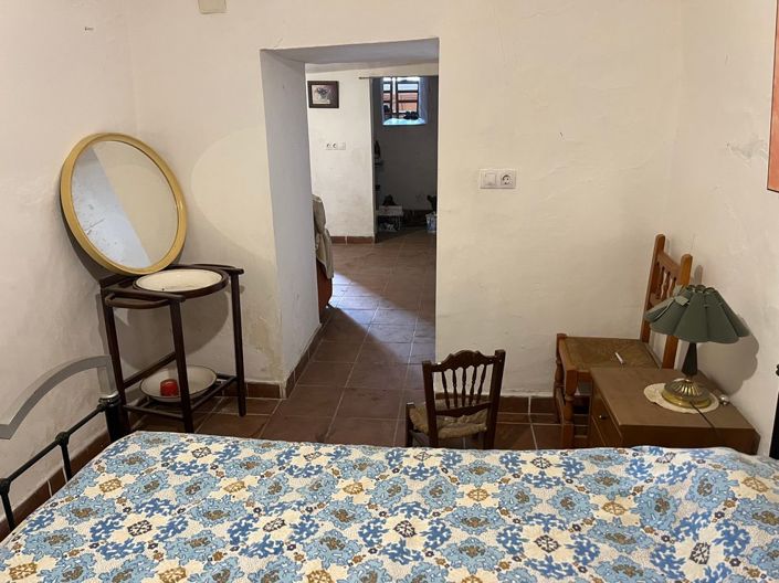 Image No.5-2 Bed House for sale