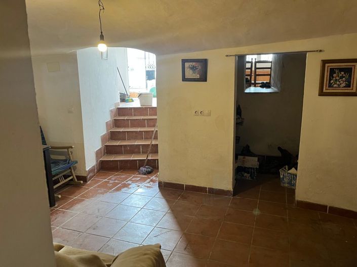 Image No.6-2 Bed House for sale