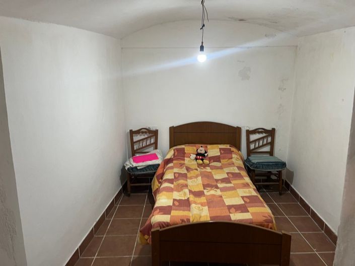 Image No.8-2 Bed House for sale