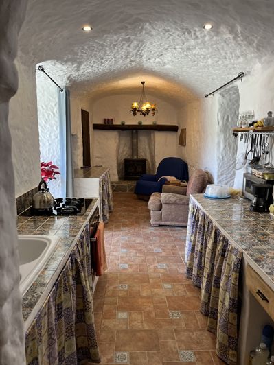 Image No.8-4 Bed House for sale