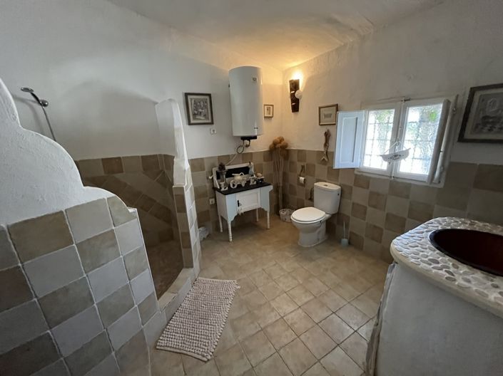 Image No.13-6 Bed Commercial for sale